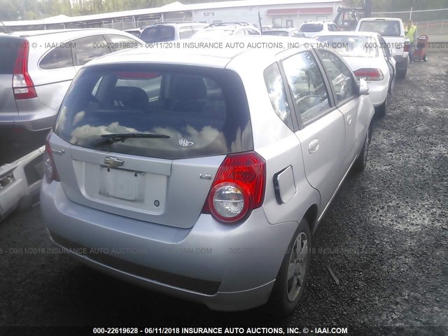 KL1TD66E09B378609 - 2009 CHEVROLET AVEO LS/LT SILVER photo 4