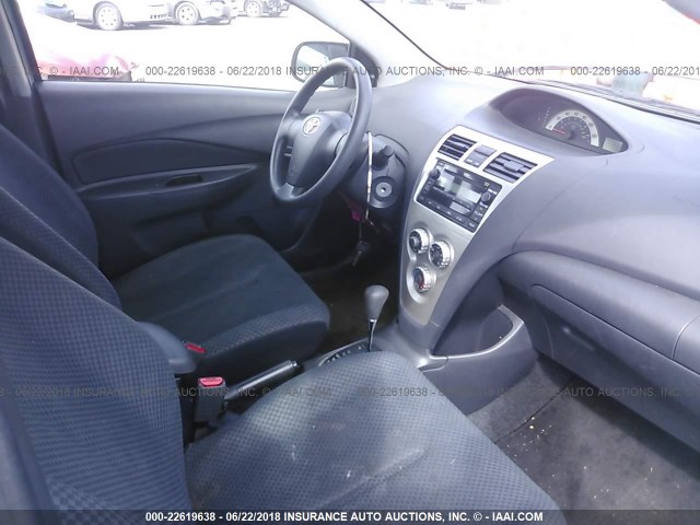 JTDBT923181277225 - 2008 TOYOTA YARIS SILVER photo 5