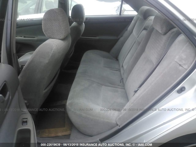 4T1BF32K22U531053 - 2002 TOYOTA CAMRY LE/XLE/SE ნაცრისფერი ფოტო 8