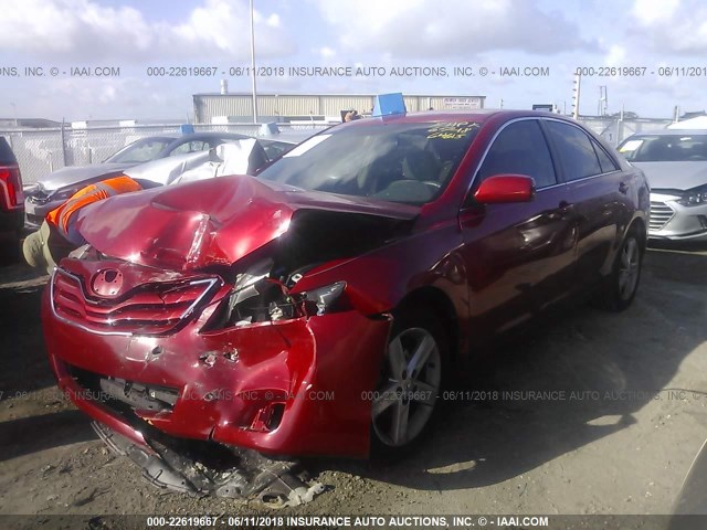4T1BF3EK4BU137873 - 2011 TOYOTA CAMRY SE/LE/XLE RED photo 2