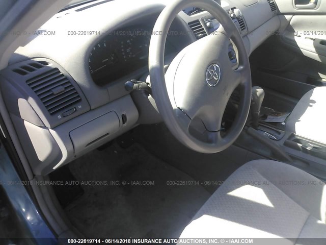 4T1BE32K03U220998 - 2003 TOYOTA CAMRY LE/XLE/SE ლურჯი ფოტო 5