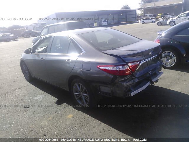 4T1BF1FK1GU512631 - 2016 TOYOTA CAMRY LE/XLE/SE/XSE GRAY photo 3