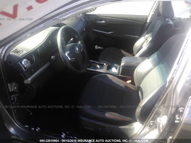 4T1BF1FK1GU512631 - 2016 TOYOTA CAMRY LE/XLE/SE/XSE GRAY photo 5