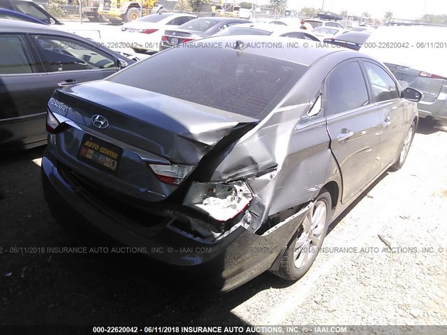 5NPEC4AC4DH695377 - 2013 HYUNDAI SONATA SE/LIMITED GRAY photo 4