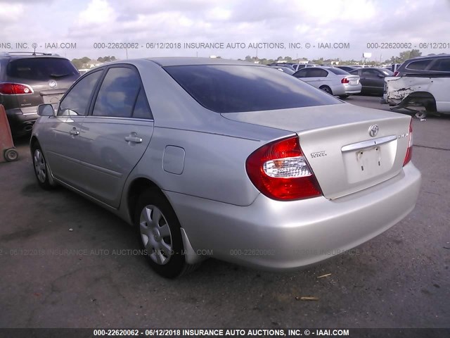 4T1BE32K42U102595 - 2002 TOYOTA CAMRY LE/XLE/SE ვერცხლისფერი ფოტო 3
