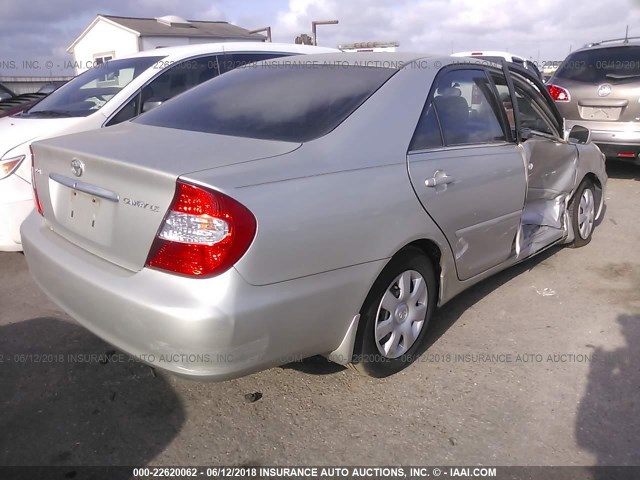 4T1BE32K42U102595 - 2002 TOYOTA CAMRY LE/XLE/SE ვერცხლისფერი ფოტო 4