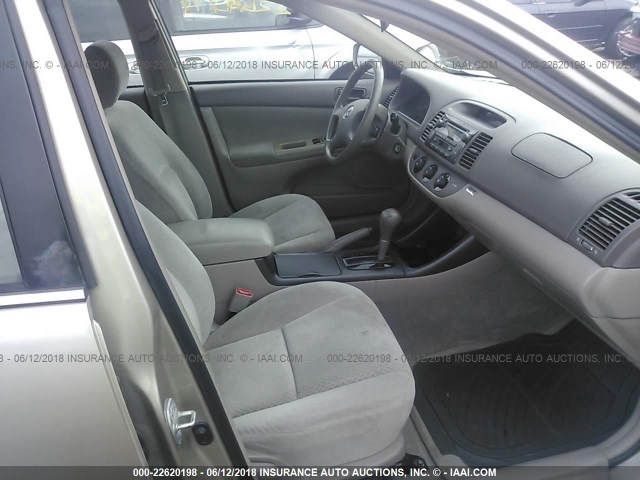 4T1BF32K23U045568 - 2003 TOYOTA CAMRY LE/XLE/SE BEIGE photo 5