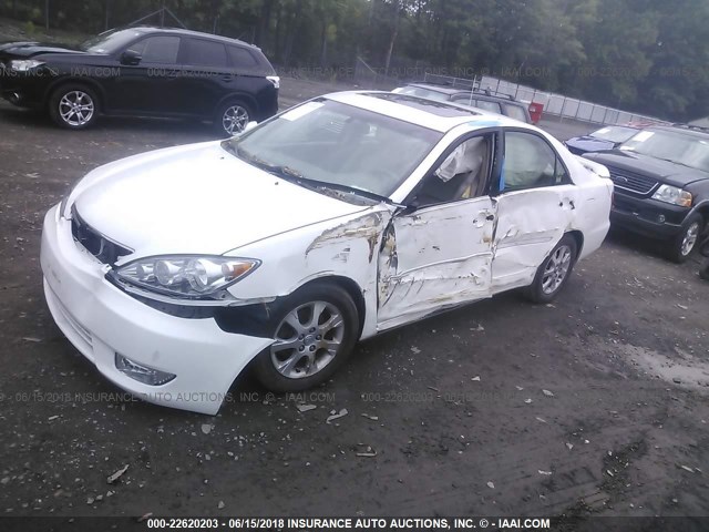 4T1BF30K15U617011 - 2005 TOYOTA CAMRY LE/XLE/SE 白色 照片 2