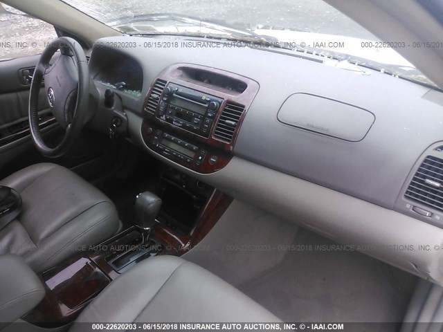4T1BF30K15U617011 - 2005 TOYOTA CAMRY LE/XLE/SE 白色 照片 5