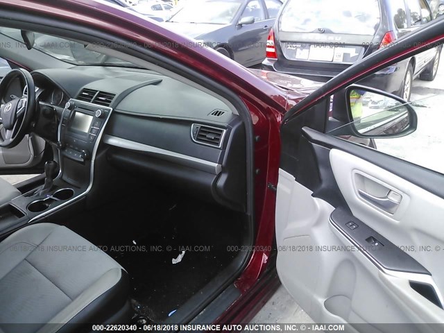 4T1BF1FK3GU516454 - 2016 TOYOTA CAMRY LE/XLE/SE/XSE RED photo 5