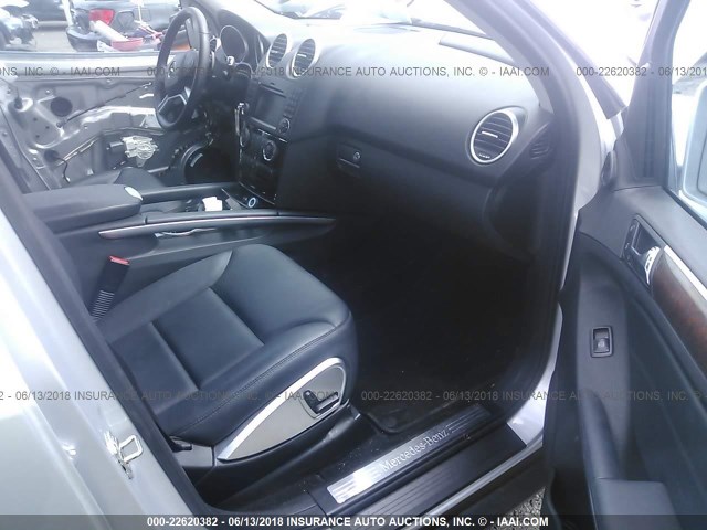 4JGBB8GB0BA653414 - 2011 MERCEDES-BENZ ML 350 4MATIC SILVER photo 5