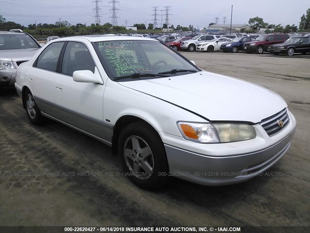 JT2BG22K310570244 - 2001 TOYOTA CAMRY CE/LE/XLE WHITE photo 1