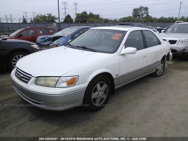 JT2BG22K310570244 - 2001 TOYOTA CAMRY CE/LE/XLE WHITE photo 2
