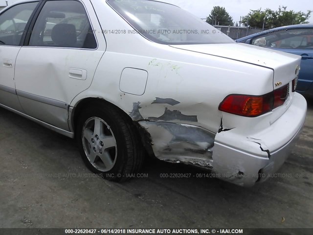 JT2BG22K310570244 - 2001 TOYOTA CAMRY CE/LE/XLE WHITE photo 6