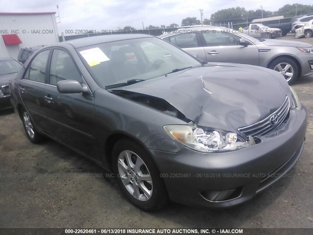 4T1BF30K75U594253 - 2005 TOYOTA CAMRY LE/XLE/SE ნაცრისფერი ფოტო 1