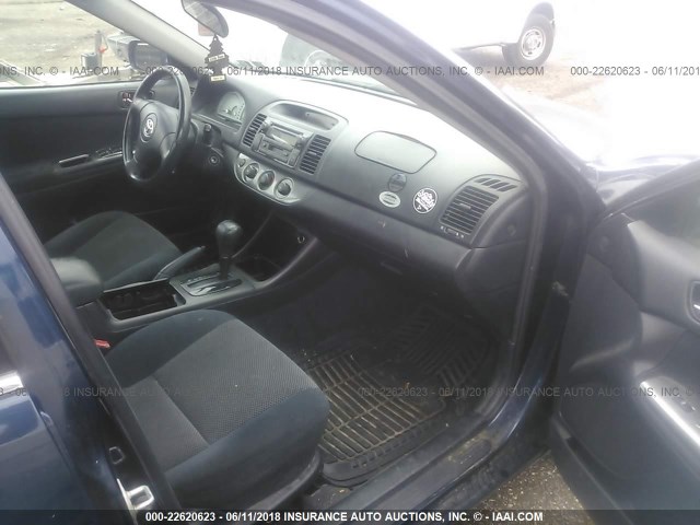 4T1BE30K33U234932 - 2003 TOYOTA CAMRY LE/XLE/SE 深蓝色 照片 5