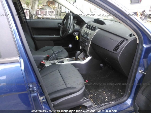 1FAHP35N28W171593 - 2008 FORD FOCUS SE/SEL/SES BLUE photo 5