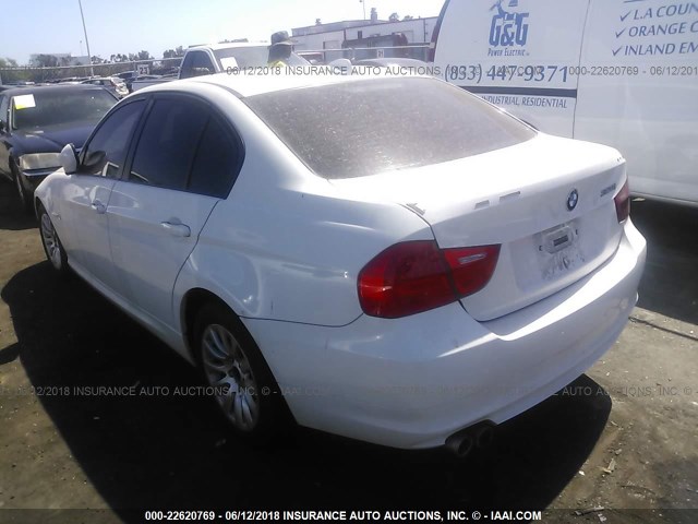 WBAPH53549A434406 - 2009 BMW 328 I SULEV WHITE photo 3