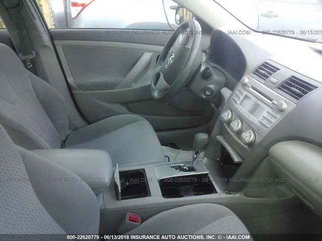 4T1BF3EK6AU569802 - 2010 TOYOTA CAMRY SE/LE/XLE 灰色 照片 5