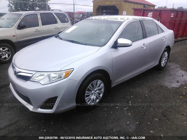 4T4BF1FK2CR224536 - 2012 TOYOTA CAMRY SE/LE/XLE ვერცხლისფერი ფოტო 2
