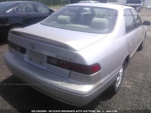 4T1BG22K8WU305757 - 1998 TOYOTA CAMRY CE/LE/XLE ოქროსფერი ფოტო 4
