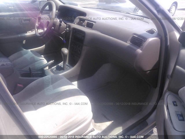 4T1BG22K8WU305757 - 1998 TOYOTA CAMRY CE/LE/XLE ოქროსფერი ფოტო 5
