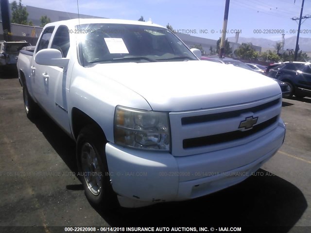 3GCEC13C08G247986 - 2008 CHEVROLET SILVERADO C1500 WHITE photo 1