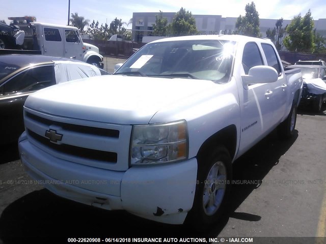 3GCEC13C08G247986 - 2008 CHEVROLET SILVERADO C1500 WHITE photo 2