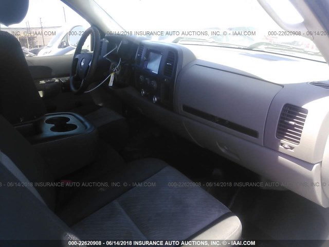 3GCEC13C08G247986 - 2008 CHEVROLET SILVERADO C1500 WHITE photo 5