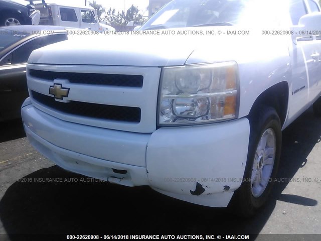 3GCEC13C08G247986 - 2008 CHEVROLET SILVERADO C1500 WHITE photo 6