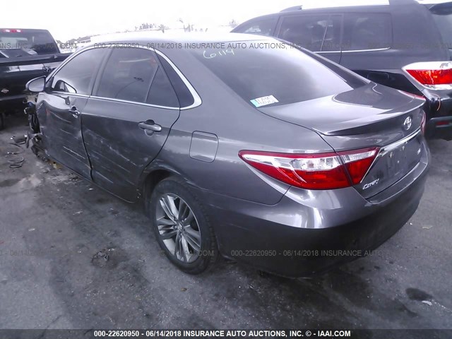 4T1BF1FK7FU487510 - 2015 TOYOTA CAMRY LE/XLE/SE/XSE GRAY photo 3