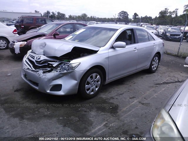 4T4BF3EK9AR003669 - 2010 TOYOTA CAMRY SE/LE/XLE ვერცხლისფერი ფოტო 2