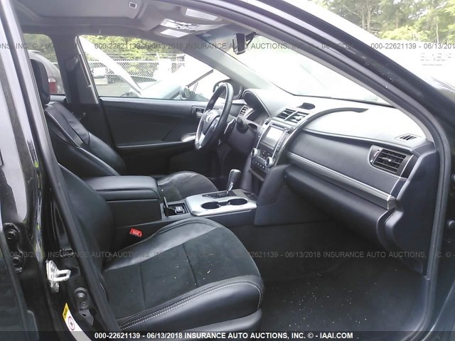 4T1BF1FK0DU702481 - 2013 TOYOTA CAMRY L/SE/LE/XLE 黑色 照片 5