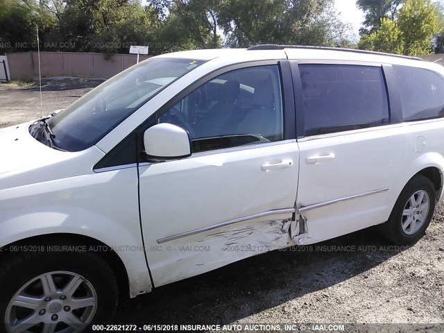 2A4RR5D19AR343811 - 2010 CHRYSLER TOWN & COUNTRY TOURING WHITE photo 6