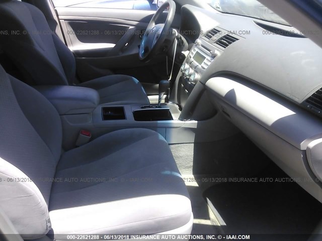 4T1BE46K09U808019 - 2009 TOYOTA CAMRY SE/LE/XLE 灰色 照片 5