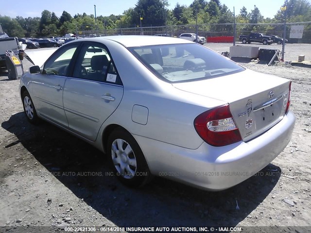 JTDBE32K620040595 - 2002 TOYOTA CAMRY LE/XLE/SE Gümüş foto 3