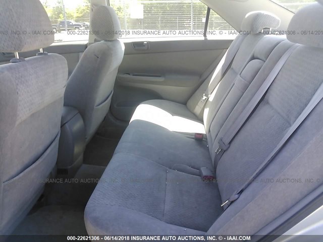 JTDBE32K620040595 - 2002 TOYOTA CAMRY LE/XLE/SE Gümüş foto 8