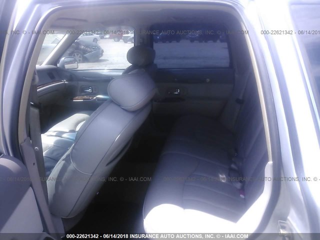 1LNLM81W0VY700513 - 1997 LINCOLN TOWN CAR EXECUTIVE فضي صورة 8
