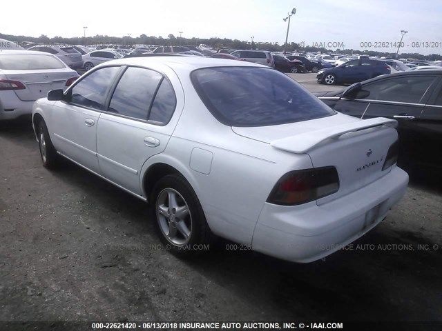 JN1CA21D8WT511733 - 1998 NISSAN MAXIMA GLE/GXE/SE WHITE photo 3