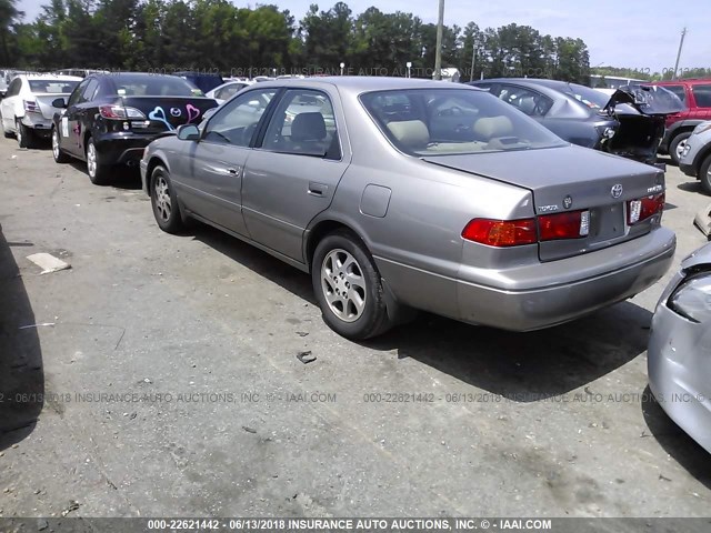 4T1BF28K5YU096751 - 2000 TOYOTA CAMRY LE/XLE GRAY photo 3