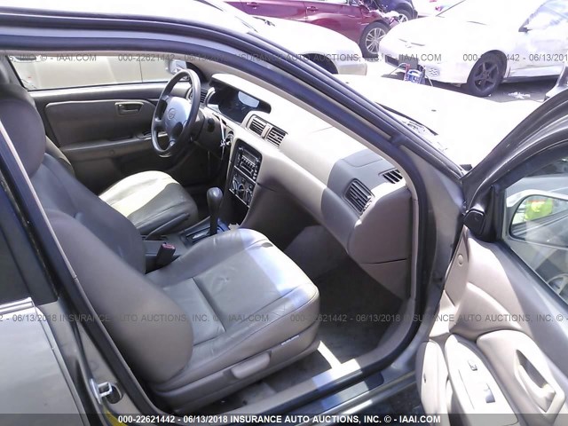 4T1BF28K5YU096751 - 2000 TOYOTA CAMRY LE/XLE GRAY photo 5