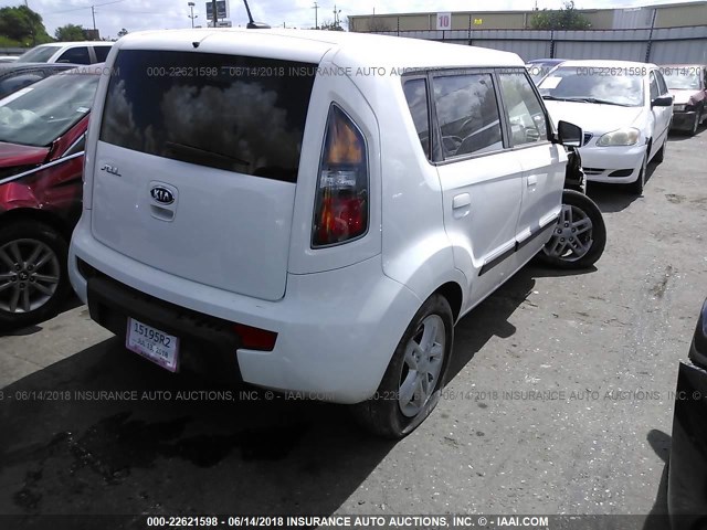 KNDJT2A28A7035742 - 2010 KIA SOUL +/!/SPORT WHITE photo 4