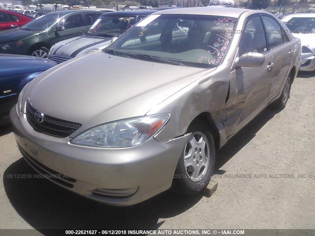 4T1BF30K42U028501 - 2002 TOYOTA CAMRY LE/XLE/SE ოქროსფერი ფოტო 2