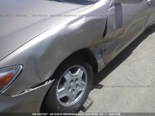 4T1BF30K42U028501 - 2002 TOYOTA CAMRY LE/XLE/SE ოქროსფერი ფოტო 6
