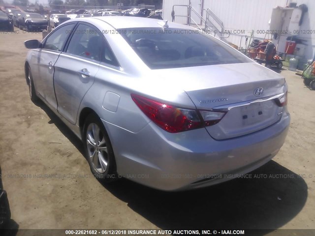 5NPEC4ACXDH714997 - 2013 HYUNDAI SONATA SE/LIMITED SILVER photo 3