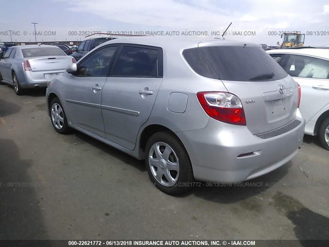 2T1KU4EE9AC210645 - 2010 TOYOTA COROLLA MATRIX  SILVER photo 3