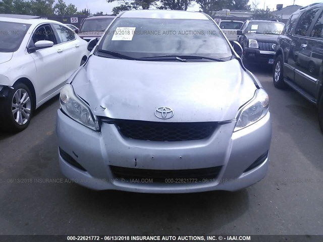 2T1KU4EE9AC210645 - 2010 TOYOTA COROLLA MATRIX  SILVER photo 6