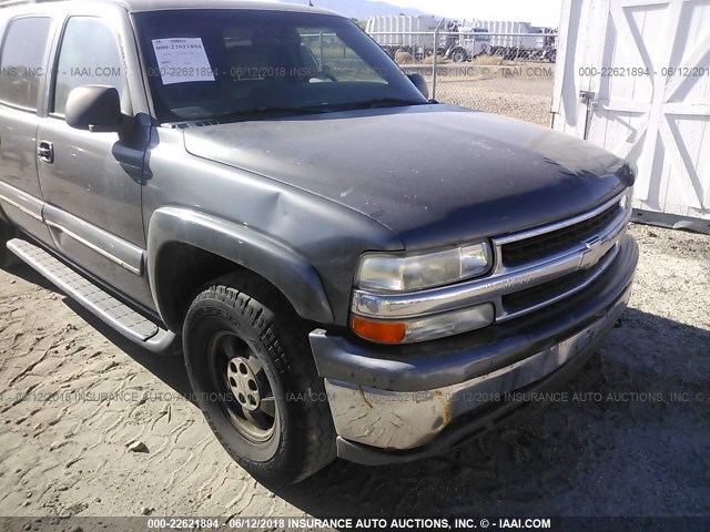 3GNFK16Z82G257753 - 2002 CHEVROLET SUBURBAN K1500 GRAY photo 6