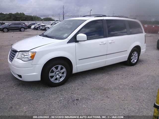 2A4RR5D14AR103422 - 2010 CHRYSLER TOWN & COUNTRY TOURING WHITE photo 2