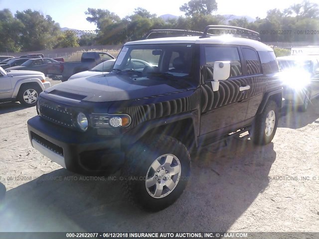 JTEBU11FX70016749 - 2007 TOYOTA FJ CRUISER BLACK photo 2